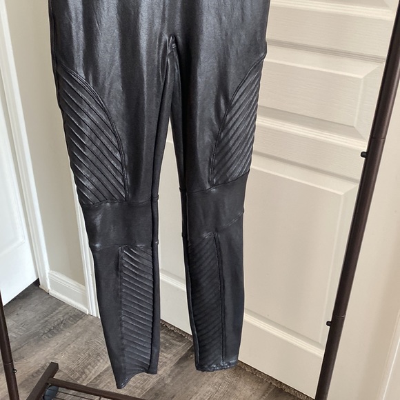 SPANX Faux Leather Moto Leggings Size Medium - Picture 4 of 9